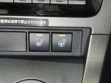 ステアリングヒーター付き。寒い日のドライブも、手のひらから温めてくれます。