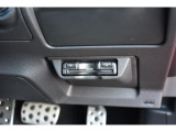 ハンドル下にビルトインETC。車種専用ケースにて装着されており運転の邪魔にもならず高速の乗り降りも楽になります。
