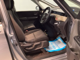 フィット感のあるシート。身体をしっかりと支えてくれるので、長時間の運転も快適にサポートしてくれます。