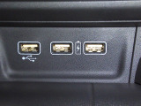 便利な充電用USBジャックも付いています。