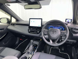 運転席まわりです。 各操作スイッチは使いやすい位置に配置されてます。