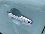 愛車を大切に乗って頂くために、ボディコーディングの施工をお勧めしております。輝くクルマになり日頃の手入れも簡単です。メンテナンスキット・施工証明書付きます。