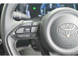 ステアリングスイッチ付き。前方から目を離すことなく操作することが可能です。