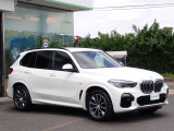 BMW在庫保有台数常時100台以上!ご来店の際はBMW本店(厚木市下荻野140-1)にご来店ください!弊社自慢の全天候型ショールーム!BMW在庫保有台数常時100台以上ございます!