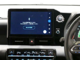 ディスプレイオーディオを装備。スマホとクルマをつなぐことで、これまでのナビに加えて、いろんなサービスが楽しめます。