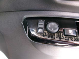 ドアミラーの鏡面の調節、格納は運転席からすべて操作できます!