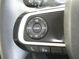 ステアリングスイッチ付き。オーディオの操作やハンズフリー通話も前方から目を離すことなく操作することが可能です。