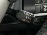 高速道路で便利な【クルーズコントロール】も装着済み。アクセルを離しても一定速度で走行ができる装備です。加速減速もスイッチ操作でOKです。