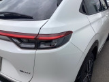 特徴的なデザインで後方からの確認しやすいLEDリアコンビネーションランプ