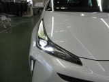 1灯の光源でハイ・ローを切り替えられるBi-Beam LEDランプ。通常ランプの2倍以上明るく約10年のロングライフです。