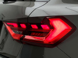 洗練されたデザインのLEDテールランプ