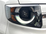 【LEDヘッドライト】悪天候や夜間走行時も良好な視界を確保し安心して運転できる高輝度LEDヘッドライトを装備!点灯速度が早く、消費電力も抑えられています。
