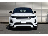 RANGE ROVERの特徴的なクラムシェルボンネットは1枚のアルミニウムで成形したクラムシェルボンネットはより滑らかに。気品に満ちた印象的な. スタイルを生み出しています