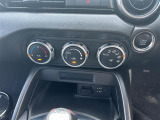 【エアコン】『エアコン装備』の画像になります。暑い夏でも寒い冬でも、車内に快適な空気を届けるので、いつでも快適な車内空間を創り上げます!