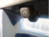 バックカメラが付いているので後方確認が非常にしやすいです。今や運転初心者も熟練者も必須装備!ついていて損はないですね♪