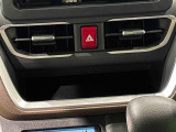 手の届くところにスマートフォンが置けるインパネセンタートレイ
