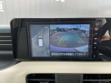 車を真上から見下ろしているかのように周囲の状況を把握して安心して駐車が行えるアラウンドビューモニターが付いています