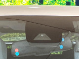 【トヨタセーフティセンス】走行中に前方の車両等を認識し、衝突しそうな時は警報とブレーキで衝突回避と被害軽減をアシスト。より安全にドライブをお楽しみいただけます。