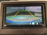 リバースギアに入れるだけで後方の表示へ切り替わります。夜間や雨の日の駐車も楽になりますよ。