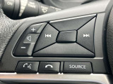 ステアリングスイッチ付。ハンドルから手を離さずにオーディオ操作が出来て安全です。