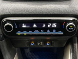 冬場に嬉しい運転席、助手席シートヒーター付きでポカポカ