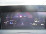 メーター内のカラーデイスプレイには運転をサポートする情報を表示します。
