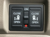 【両側パワースライドドア】両側がパワースライドドアになっており、運転席のスイッチやスマートキーでも開閉が可能です!開口部も広いので乗り降りも楽々♪
