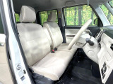 運転席シート廻りは使用感も少なく、良好な状態となっています。前オーナー様が丁寧に使っていたことがよくわかりますね。