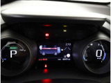 とっても見やすいメーターです。夜間時はラグジュアリーな気分にさせてくれる照明が魅力ですので、夜のドライブも楽しみになりますよ♪