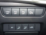 【パーキングセンサー】障害物などが車両に近づいた際に、音と画面表示にてお知らせしてくれます。警告音も段階的に鳴ってくれるので、どのくらいの近さなのか感覚的に察知することが出来ます♪