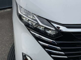 LEDライトは白色光で遠くまで明るく照らし、夜間の安全運転をサポートします