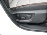運転席はパワーシートとなっております!細かい調整ができますよ!