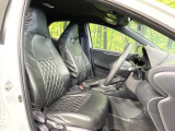 運転席シート廻りは使用感も少なく、良好な状態となっています。前オーナー様が丁寧に使っていたことがよくわかりますね。