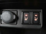 アップグレードパッケージの追加装備として、運転席・助手席にはシートヒーター機能が内蔵されています。暖房が効いてくる前に暖かくなる嬉しい装備です。