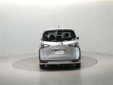 U-Carの販売だけでなく自動車保険、携帯電話の販売も行っております。