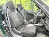 運転席シート廻りは使用感も少なく、良好な状態となっています。前オーナー様が丁寧に使っていたことがよくわかりますね。