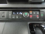 AUTOエアコンでいつでも快適な温度に!さらに運転席と助手席にはシートヒーターも付いています。