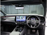 デザインもよく、居心地のよい運転席ですね。分かりやすいスイッチ類ですから操作もしやすく運転をサポートします。