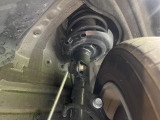 お車を安心してお乗りいただく為には、足回りの定期点検が欠かせません。サービスサポート(有償保証)では無料点検もご提供しており、安心のカーライフをお過ごしいただけるサポート体制が整っています。