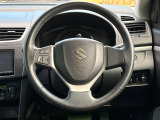 インテリアに合わせたデザインのステアリングは、運転される方のことも考え、運転しやすい形状、大きさです。是非一度、実際に触ってお確かめください。