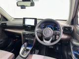 運転席まわりです。 各操作スイッチは使いやすい位置に配置されてます。