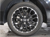 ◆純正ホイール装着車◆シンプルなデザインのホイールキャップ付きです。