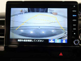 ステアリングと連動したガイド機能付きリヤモニターを装備しております。