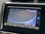 ■バックカメラ■ガイドラインが表示されるので、バック駐車が苦手な方でも安心です!ギアをリバースに入れれば自動的に切り換わりますので、面倒な操作も不要です♪狭い駐車場もお車を傷つけず安心ですね!