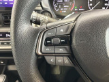ステアリングにオーディオ操作スイッチが付いています。オーディオ画面に直接タッチしなくても操作が出来ますので、運転に集中できます。