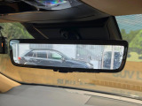 【デジタルインナーミラー】後席の大きな荷物や同乗者で後方が確認しづらい時でも安心!カメラが撮影した車両後方の映像をルームミラー内に表示。クリアな視界で状況の確認が可能です!