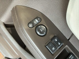 狭い駐車場で便利な電動格納ドアミラーが付いています。