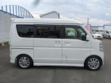 スライドドアなので乗り降りや荷物の積み下ろしも楽々です★