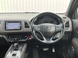 ドライバーの操作性・視認性に配慮した運転席。