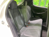 後部座席も気になるようなキズ・汚れやへたり等、大きなダメージはなく、良好な状態です。